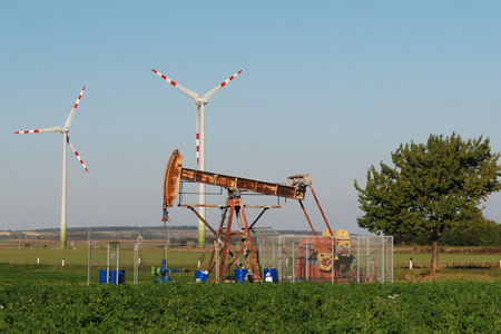 Klimawandel / Rupprecht@kathbild.at, Franz Josef Rupprecht Fossile Brennstoffe versus nachhaltige Energie - Erd