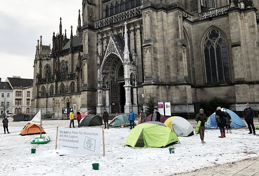 Solidaritätscamp vor dem Linzer Dom / Gabriele Eder-Cakl / Twitter Solidaritätscamp vor dem Linzer Dom