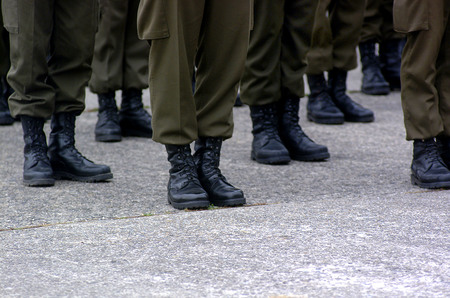 Angelobung beim oesterreichischen Bundesheer Bundesheerangelobung, Milit?rangelobung, Militaerangelobung, Disziplin, streng, Ordnung, Haltung, Soldaten, Gemeinschaft, Linie, Gleichheit, gleich, Schuhe, Stiefel Copyright (2000) by BilderBox; Erwin