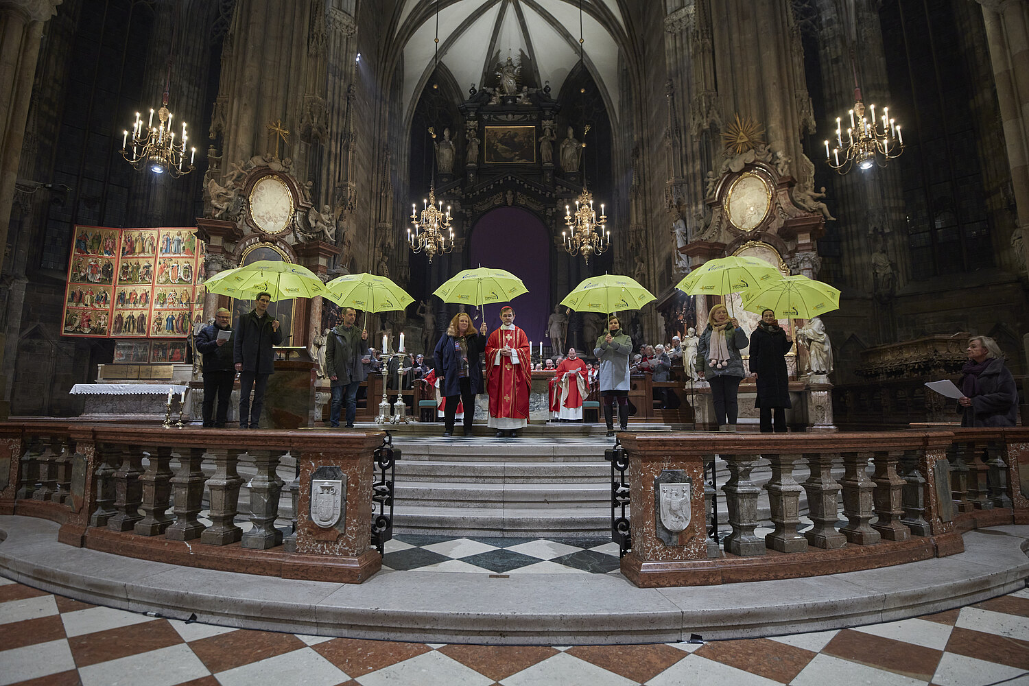 Erzbischof Grünwidl feierte mit 1.000 Religionslehrenden einen Gottesdienst im Stephansdom / Florian Feuchtner Erzbischof Grünwidl feierte mit 1.000 Religionslehrenden einen Gottesdienst im Stephansdom