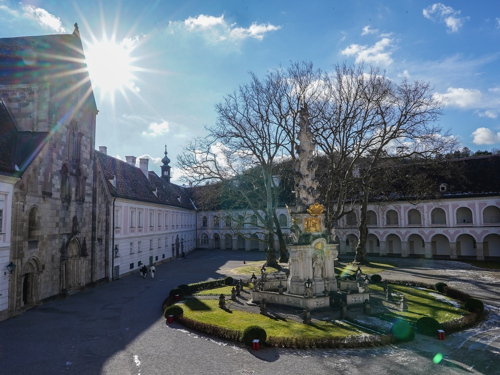 Visitation von Stift Heiligenkreuz durch Abtprimas und Ordensfrau