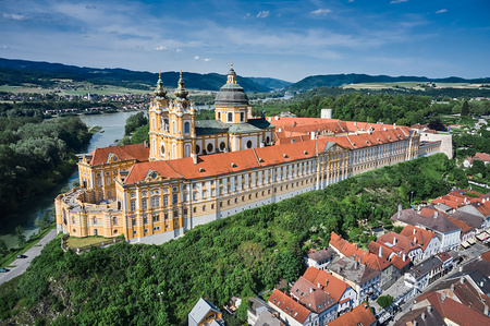 Der katholische Gottesdienst am Palmsonntag wird aus der Stiftkirche Melk in ?sterreich ?bertragen.