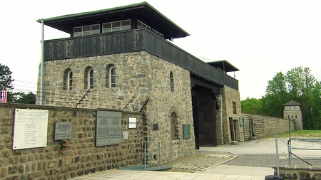 '80 Jahre Zweite Republik' -  Gedenkfeier mit Gottesdienst in der KZ-Gedenkstätte Mauthausen - 'Gemeinsam für ein Niemals wieder!' Das ist die große Überschrift, unter der die heurige Gedenk- und Befreiungsfeier in Mauthausen stattfindet. Die interna