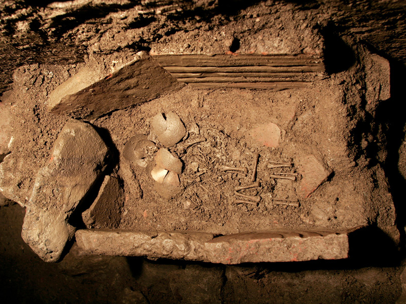 Grab zweier Neugeborener in antiker Latrine von Ephesos entdeckt / OeAW-OeAI/L. Zabrana Grab zweier Neugeborener in antiker Latrine von Ephesos entdeckt