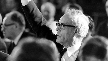 Karl Rahner während der Zweite Sitzungsperiode der Vollversammlung der gemeinsamen Synode der Bistümer der BRD in Würzburgvom 10.5. bis 14.5.1972