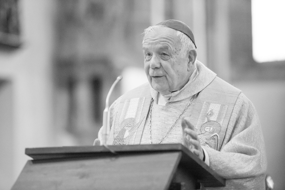 Bischof Maximilian Aichern