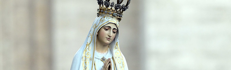 Die Originalstatue der Madonna von Fatima während eines Rosenkranzgebets mit Papst Franziskus am 12. Oktober 2013 auf dem Petersplatz.