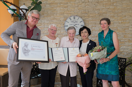 Innsbruck: Hohe Auszeichnungen an 'Mütter der Aussätzigen' überreicht