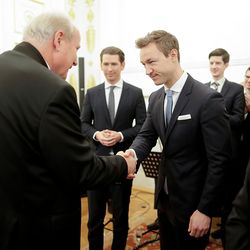 Am 4. Dezember 2018 empfingen Bundeskanzler Sebastian Kurz (m.) und Bundesminister Gernot Bl?mel (r.) Vertreter christlicher Religionen im Bundeskanzleramt. Im Bild mit dem Erzbischof von Wien Kardinal Christoph Sch?nborn (l.).