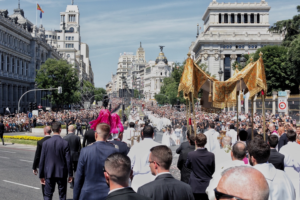Fronleichnamsprozession / EFE / Miguel Caireta Serra Fronleichnamsprozession mit Papst Leo XIV. in Madrid