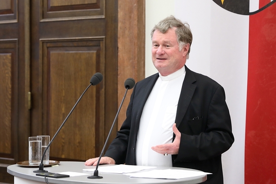 Bischof Manfred Scheuer bei der Verleihung der Ehrenzeichen