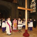 Mariendom - Taufgedächtnis beim Kreuz
