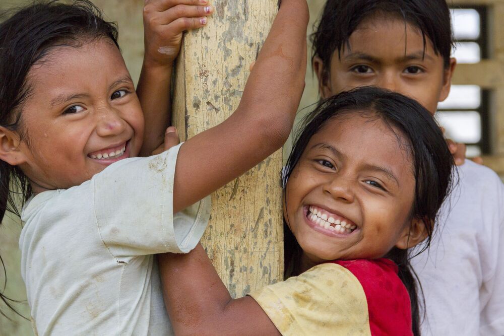 Kinder / Jugend Eine Welt Weltweit leben lt. UNICEF mehr als 417 Millionen Kinder in schwerer multidimensionaler Armut. In der von der österreichischen Entwicklungsorganisation Jugend Eine Welt unterstützten „Fundación Don Bosco“ in Ambato/Ecuador erhalten die Kinder Betreuun