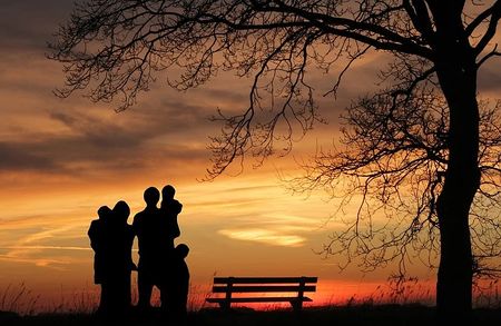 Familie in der Abenddämmerung