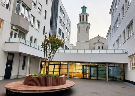 Schulhof des Bildungszentrums Kenyongasse