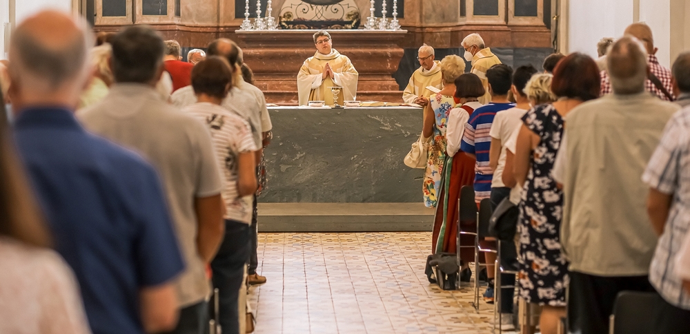 Corona: Bischöfe passen Regeln für Gottesdienste an Lockerungen an