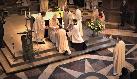 Innsbruck: Schönborn weiht österreichische Jesuiten zu Priestern