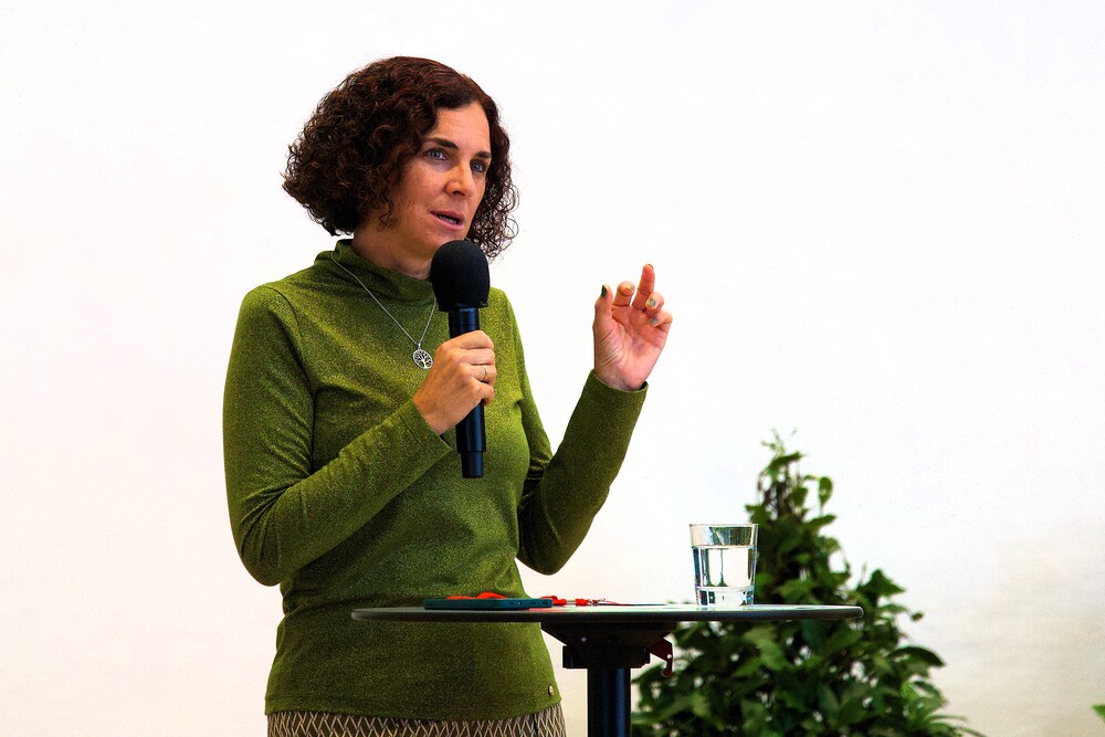 Innsbrucker Medienethikerin Claudia Paganini bei einem Vortrag am 6. August 2025 bei den Salzburger Hochschulwochen / flickr.com / Universität Salzburg / Hans-Christian Gruber Innsbrucker Medienethikerin Claudia Paganini bei einem Vortrag am 6. August 2025 bei den Salzburger Hochschulwochen