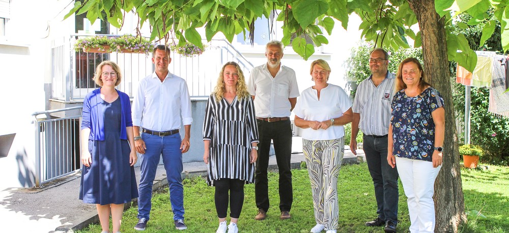 Sozialminister Wolfgang Mückstein besucht Frauenwohnheim 'Brot und Rosen'