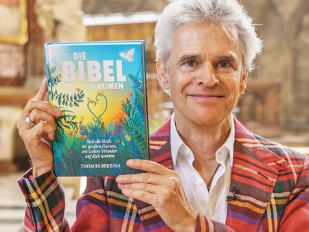 Thomas Brezina präsentierte seine neue 'Die Bibel in Reimen' und übergab diese an Dompfarrer Toni Faber, dazu gab es eine Leseprobe, Stephansdom, Wien, 25.3.2021,- Thomas BREZINA