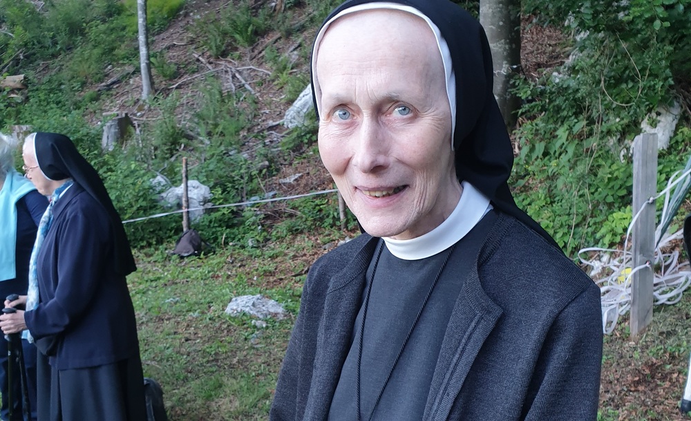 Sr. Wilbirg Wakolbinger, Orden der Linzer Kreuzschwestern, Eremitin in St. Johann in Tirol, 2022 Seit 22. Mai 2009 lebte sie in der schon mehr als 300 Jahre durchgängig bewohnten Einsiedelei im Pfarrgebiet von St. Johann, einer kleinen Eremitage bei 