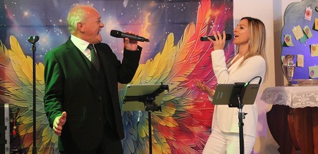 Sänger bei 'Schlagergottesdienst' in Grazer Christuskirche
