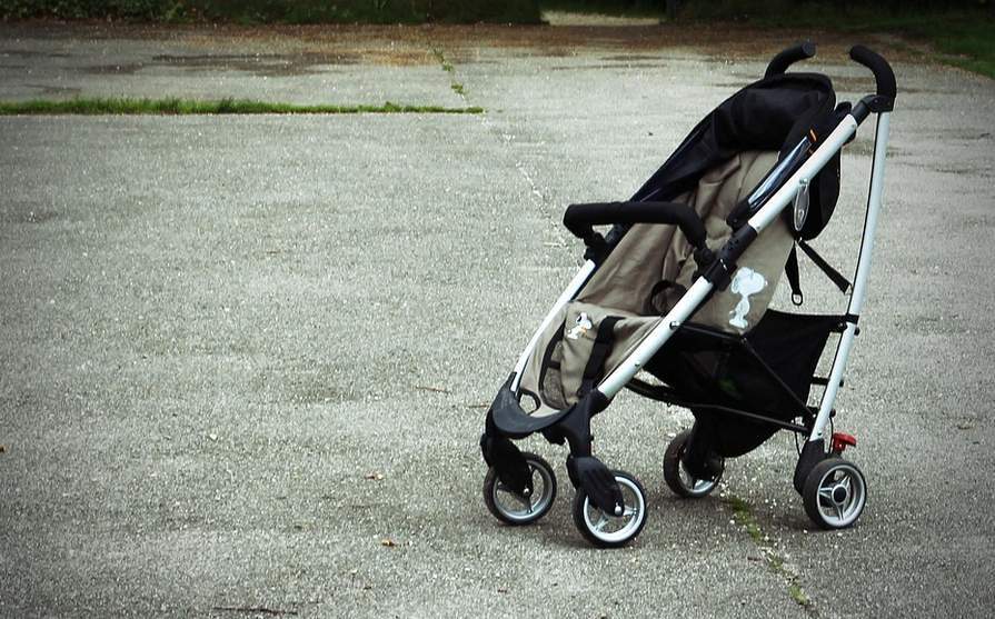 Leerer Kinderbuggy / pixabay.com/Antranias Leerer Kinderbuggy
