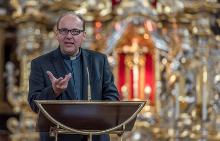 BIschof Hermann Glettler  / Gebet im Dom St. Jakob / Innsbruck / 27.09.2017 / @Vanessa Weingartner-Rachlé/Diözese Innsbruck