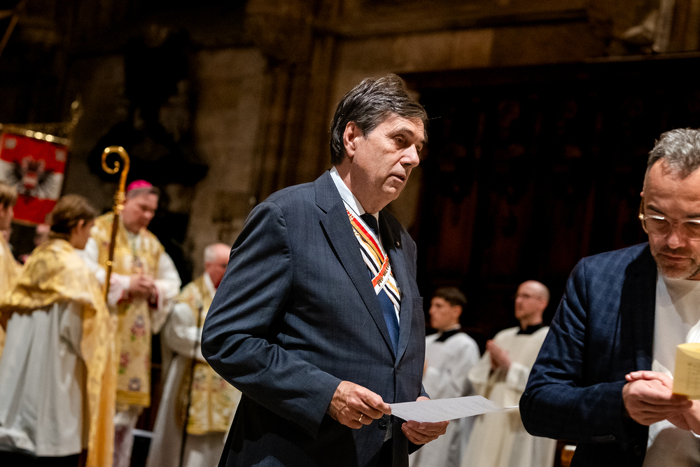 AKV-Präsident Matthias Tschirf bei Rosenkranzfeier im Wiener Stephansdom / Erzdiözese Wien / Stephan Schönlaub AKV-Präsident Matthias Tschirf bei Rosenkranzfeier im Wiener Stephansdom