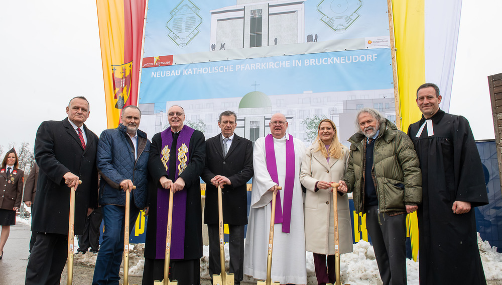 Spatenstich für neue Kirche am Hauptplatz von Bruckneudorf