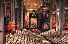 II. Vatikanisches Konzil Feierliche Eröffnung des II. Vatikanischen Konzils am 11. Oktober1962 in der Peterskirche, die als Konzilsaula diente