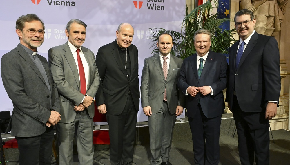 Wien: Interreligiöses Fastenbrechen im Rathaus mit Schönborn / Stadt Wien / Christian Jobst Wien: Interreligiöses Fastenbrechen im Rathaus mit Schönborn
