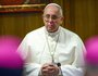 Papst Franziskus eröffnet am 6. Oktober 2014 in der Synodenaula des Vatikan die Familiensynode, zu der Kardinäle und Bischöfe aus der ganzen Welt gekommen sind.