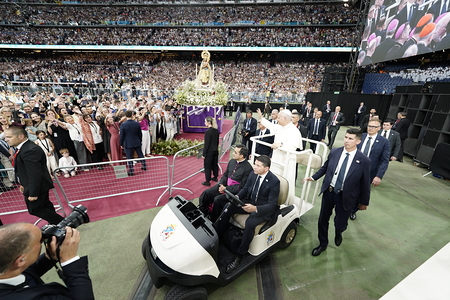            Papst Leo XIV. im Bernabéu-Stadion in Madrid                    