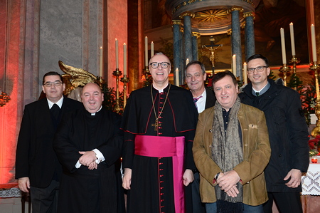 Propsteipfarrer Wilhelm Ringhofer, Pfarrer Franz Brei, Diözesanbischof Ägidius J. Zsifkovics, Produzent Walter Wessely, Karl Kanitsch und Daniel Wabitsch bei dem Benefizkonzert in der Eisenstädter Bergkirche