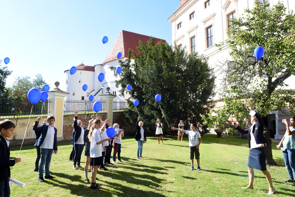 Eröffnung Neue Mittelschule im Stift Göttweig / Kirche bunt / Wolfgang Zarl Eröffnung Neue Mittelschule im Stift Göttweig