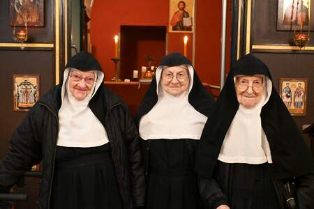Goldensteiner Schwestern Sr. Bernadette, Sr. Rita und Sr. Regina in orthodoxer Kapelle