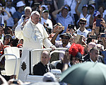 Papst Franziskus nach der Heiligsprechung von Mutter Teresa am 4. September 2016 auf dem Petersplatz in Rom.