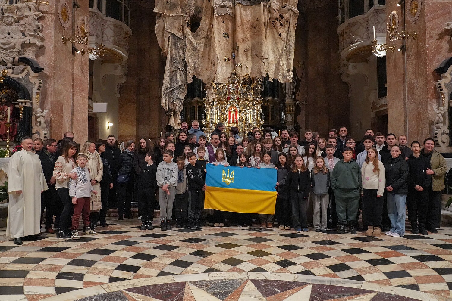 Friedensgebet im Innsbrucker Dom mit Bischof Glettler
