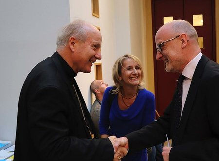 Die 'Akademie am Dom' will den interdisziplinären Dialog zwischen Kirche, Religion, Wissenschaft und Kultur voranbringen. Kardinal Schönborn im Gespräch mit Johanna Schwanberg und Erhard Lesacher.