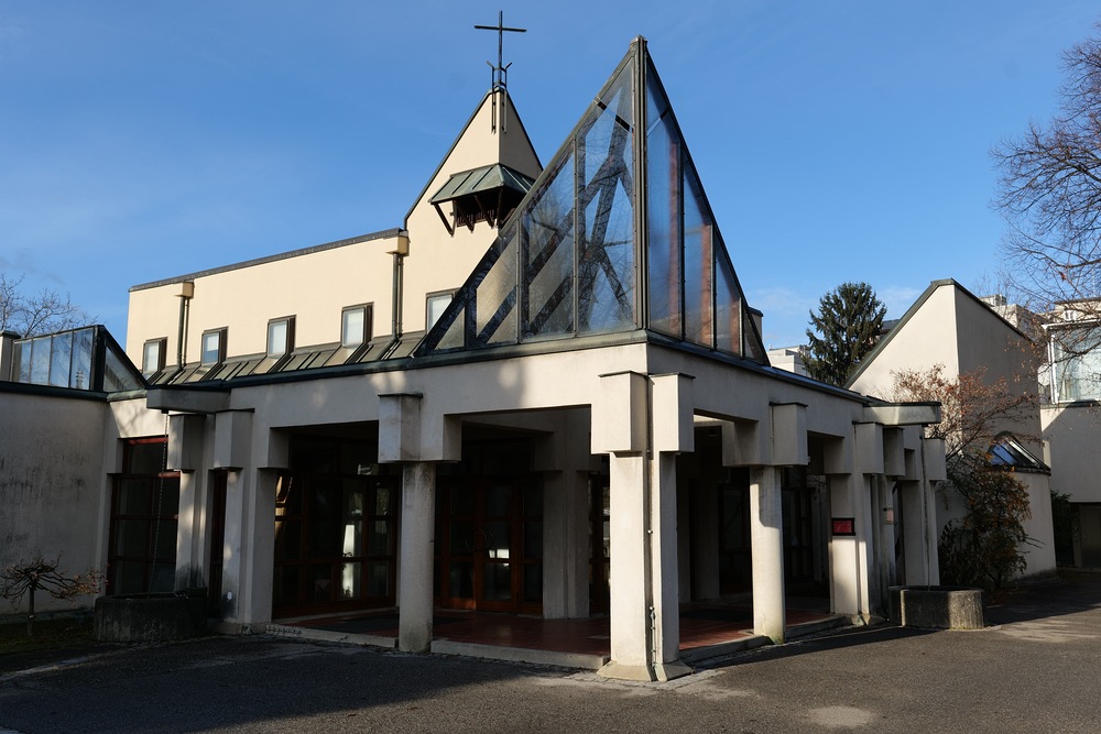 Katholischer Gottesdienst / Martin Zießler Katholischer Gottesdienst - 'Feuer & Flamme' - Live aus der Salvatorpfarre in Graz: Zu Beginn des Gottesdienstes am dritten Adventsonntag entzündet die kleine Johanna die Kerzen am Adventkranz. Es ist ein Moment, der berühren kann, wie die Begegnung