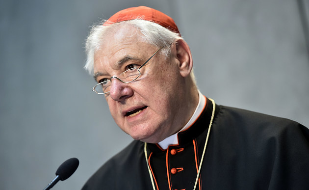 Kardinal  Gerhard Ludwig Müller, während der Vorstellung des Schreibens der Glaubenskongregation 'Iuvenescit Ecclesia' zum Thema charismatische Bewegungen am 14. Juni 2016 im Vatikan.
