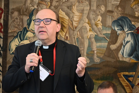 Glettler: Ein KI-Jesus kann keine authentische Seelsorge leisten