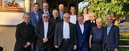 Erzdiözese Marburg mit Grazer Hilfe saniert - Erzbischof Cvikl, Bischof Krautwaschl und das Sanierungsteam