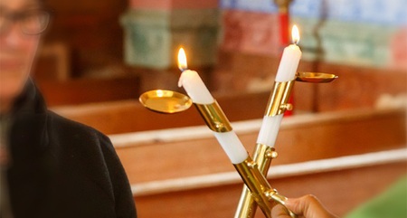 In vielen Kärntner Pfarren wird in den Gottesdiensten rund um den Gedenktag des hl. Blasius der 'Blasiussegen' gespendet. (Blasiussegen in der Pfarre Hlgst. Dreifaltigkeit am Gray)