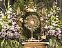 Fronleichnam, Monstranz auf blumengeschm