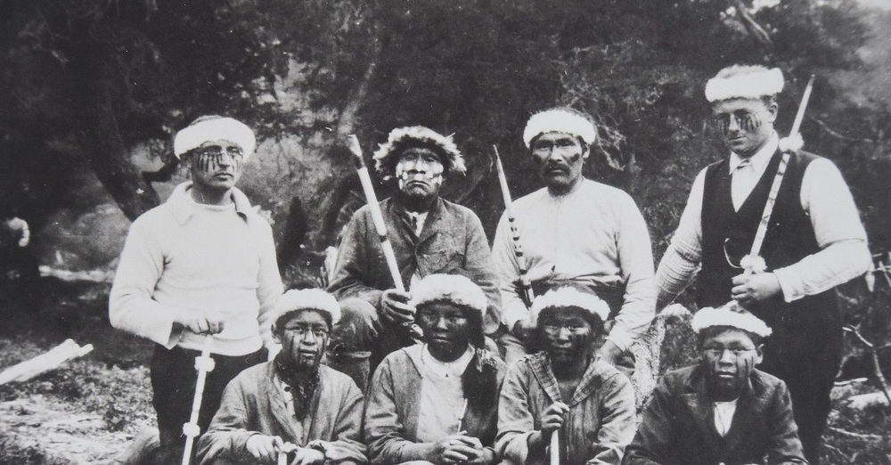 P. Gusinde und P. Koppers bei Yamana-Jugendweihe / P. Franz Helm