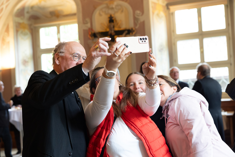 'Selfie' mit Bischof Alois Schwarz