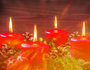 Ein Adventskranz zu Weihnachten sorgt für romatinsche Stimmung in der stillen Advent Zeit.