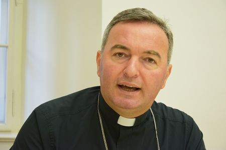 Bischof Arjan Dodaj